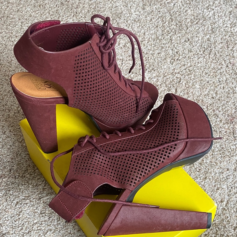 Speed Limit 98 Maroon Lace-Up Heels